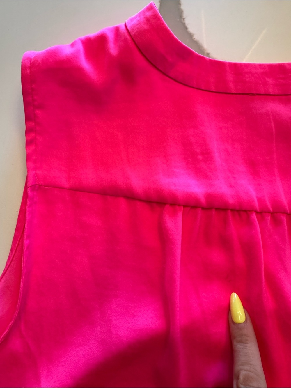 Vince Camuto Hot Pink V-Neck Sleeveless Blouse - XL - Picture 5 of 6